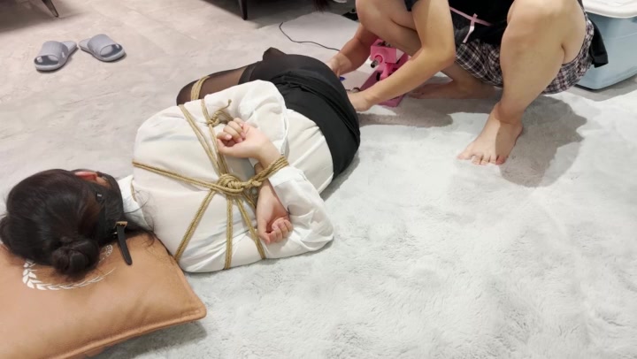 涵涵 黑丝美女机械运动 Preview 3