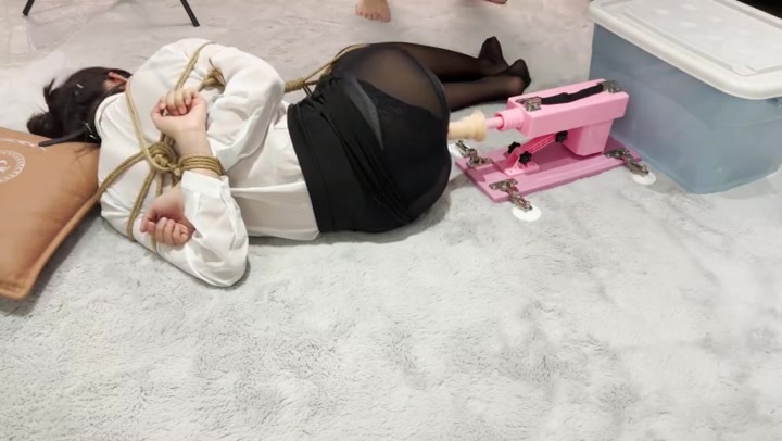 涵涵 黑丝美女机械运动 Preview 4