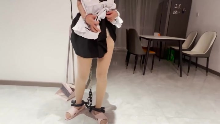 涵涵 女仆装 镣铐行走 Preview 3