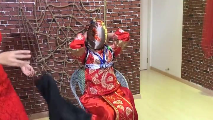 出嫁前一晚与闺蜜最后体验捆绑包裹 Preview 4