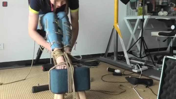 绳之韵 点点虐瑾瑜（下集）双棒+皮鞭+各种稀奇古怪的小工具，凳子缚虐 Preview 4