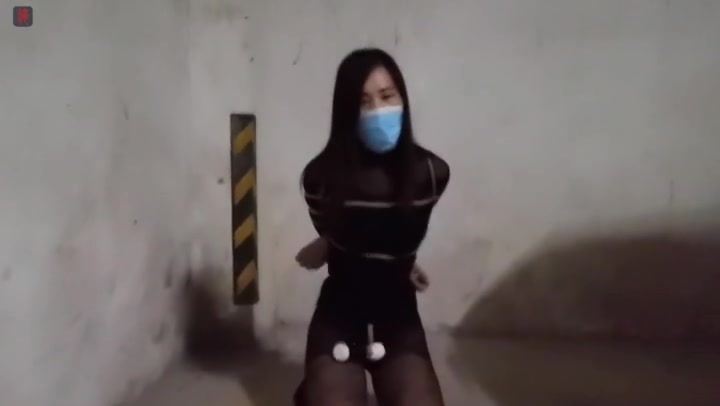 绳之韵 菲菲黑丝户外第二课（第二集）停车场的冒险TJ，捆绑行走、跪姿+跳跳+固定棒，两次遇险 Preview 1