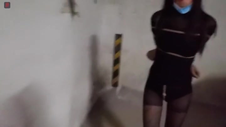 绳之韵 菲菲黑丝户外第二课（第二集）停车场的冒险TJ，捆绑行走、跪姿+跳跳+固定棒，两次遇险 Preview 4