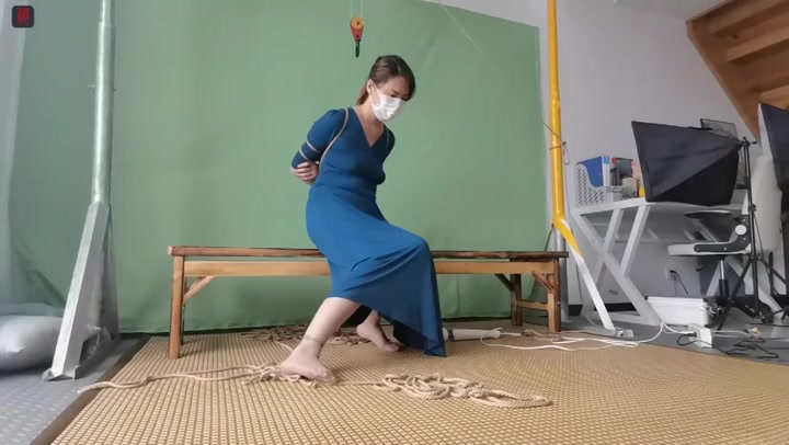 绳之韵 俏阿姨诗韵（下）孔雀蓝长裙捆绑，侵入式遥控佩戴外出 ，小区人很多，诗韵有点紧张啊 Preview 4