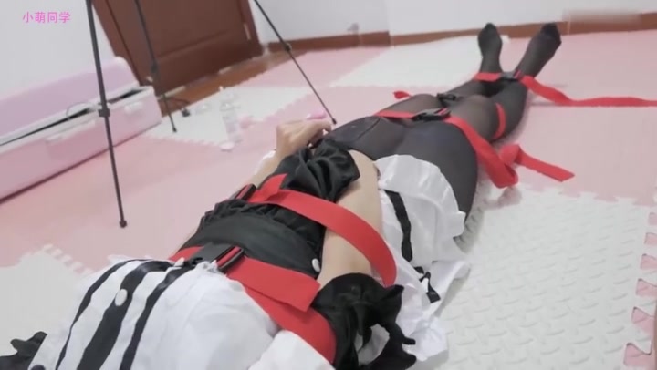 小萌同学 双马尾黑丝女仆的蟹腿缚 Preview 2