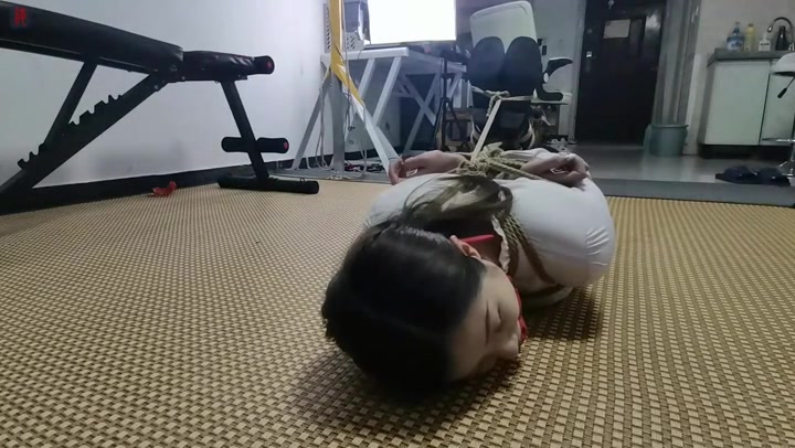 绳之韵 美少女羽灵漆皮长靴极限驷马绳戏（下集） Preview 2
