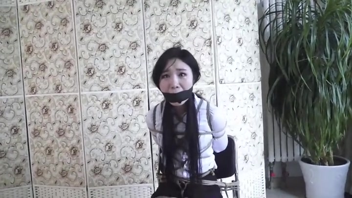 得意客 king定拍陷阱中的人质 人质hostage 白领美人夺命机关 丝袜美女挣扎失禁 Preview 4