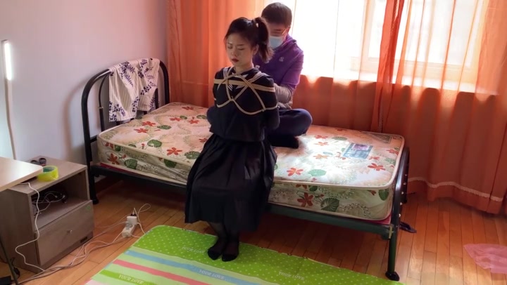玩奴原创 小美女果果jk黑丝超紧驷马sptk严厉惩罚，驷马打手板sp，真实对话. Preview 2