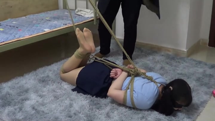 新月原创 玉箫妹妹 双马尾丝袜驷马 捆绑固定长时间放置 蒙眼封嘴 到最后已经忍耐到极限 挣扎得不行了 Preview 3