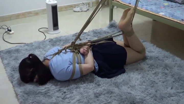 新月原创 玉箫妹妹 双马尾丝袜驷马 捆绑固定长时间放置 蒙眼封嘴 到最后已经忍耐到极限 挣扎得不行了 Preview 4