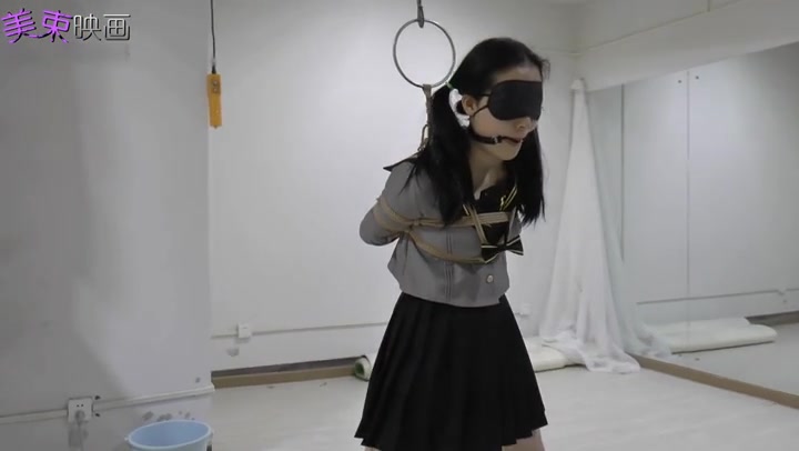美束映画_00后嫩模初试绳艺 小萝莉初次紧缚 Preview 1