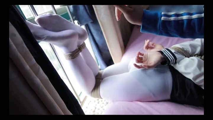 白丝尝试各种姿势的挠脚 Preview 4
