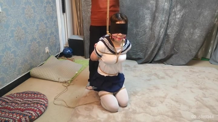 随心原创 学生服 五花 极限驷马折腿吊 绑哭了的小少妇. Preview 3