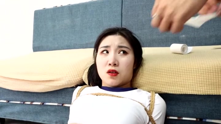 得意客 king剧情定拍白丝笨蛋美女的奇怪自缚（1-2合并版）笨蛋美女意外被绳子缠缚结果越挣扎捆绑的越紧 Preview 2