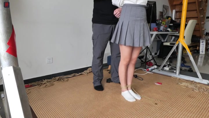 绳之韵 美脚女孩小诺报道第一拍（第一集）JK白船袜、蒙眼封嘴片足吊 Preview 1