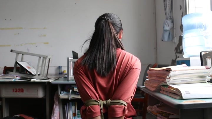 惩罚犯错学生欧式背诵古诗词 Preview 2