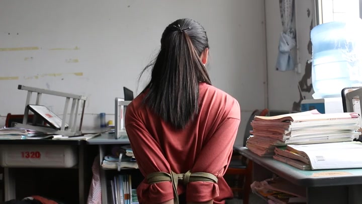 惩罚犯错学生欧式背诵古诗词 Preview 4