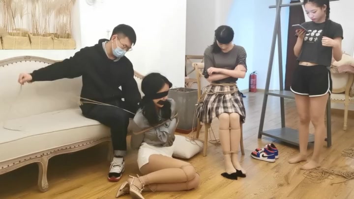 奥特曼 定拍珊珊、莞尔、小丁的捆绑惩罚游戏 Preview 3