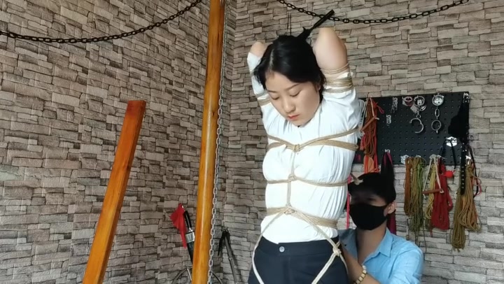 玉洁抱头绑起来做任务 Preview 1