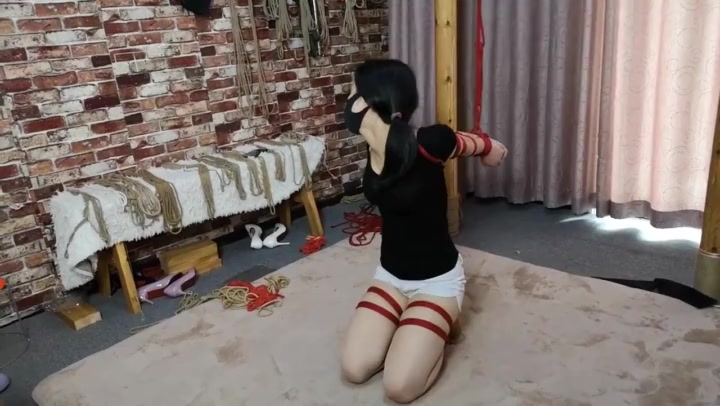 束缘阁 凌宇 黑衣 爆乳 弓身反吊 直臂 膝盖跪地走 驷马 Preview 2