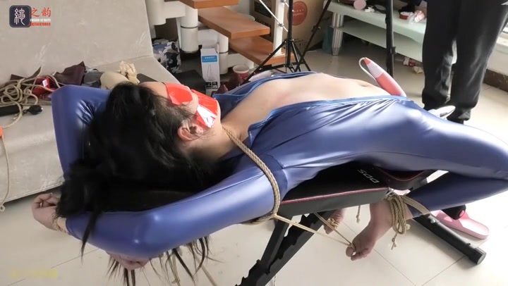 绳之韵_新人凝儿试拍第二集：蓝胶衣健身凳上的深度TJ Preview 1