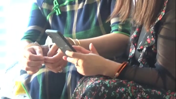 山东原创 妈妈和女儿的游戏（第二集）哎，妈，您说我们拍一组绳艺照片会不会很好看呢？ Preview 3