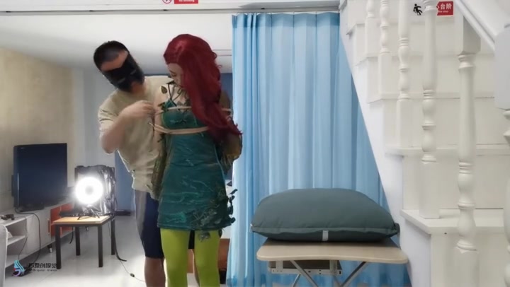 JS原创 【艾可】毒藤女cosplay分腿悬吊痛苦的挣扎 Preview 1