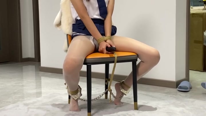 涵涵学生装自己玩强G到身体痉挛 Preview 3
