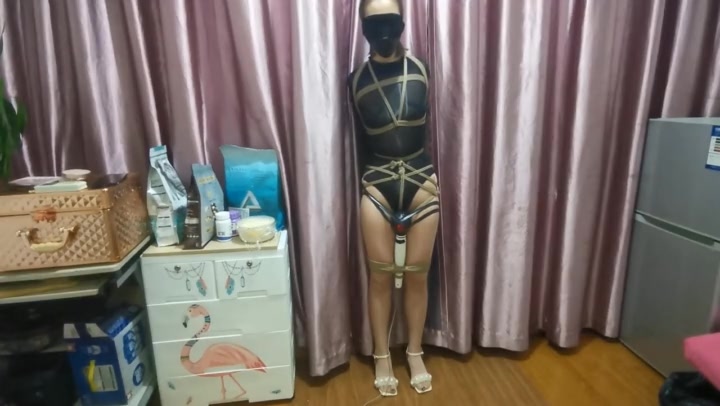 黑丝紧身衣单腿缚站立 Preview 3
