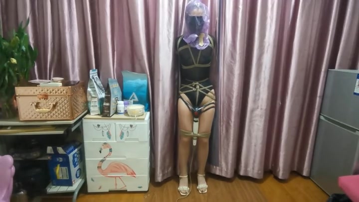 黑丝紧身衣单腿缚站立 Preview 4