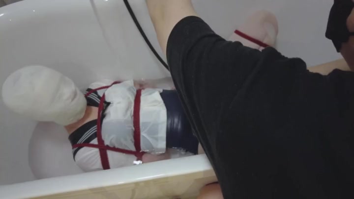 鹿角与猫爪 爪爪蟹缚麻绳捆绑湿身，绷带包头，湿水缸内捆绑沐浴 Preview 2