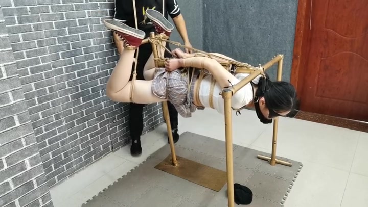 飞天原创 犬奴柔柔没有被超极限后高手驷马搞挎，被悬空k9架半小时折腾的昏迷过去，被彻底制服 Preview 2