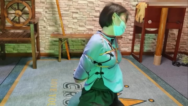 一绳所爱 女孩梦梦体验五花紧绑 Preview 1