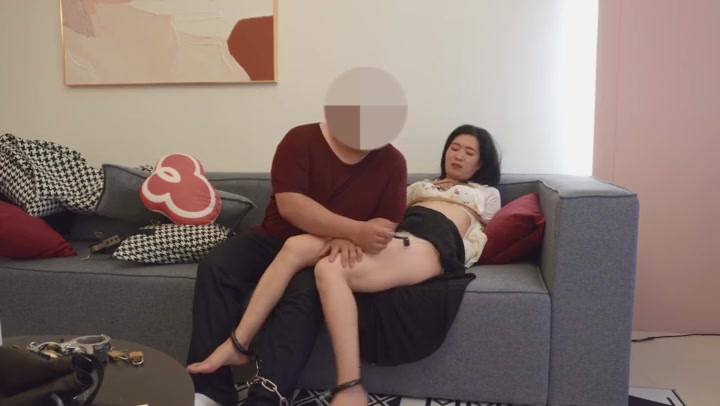 夜未央 私人女囚之中秋调教日记 钢枷脚镣 三角木马 驷马口水 贞操锁 刑架大字绑 户外囚服脚镣木枷押解 Preview 3