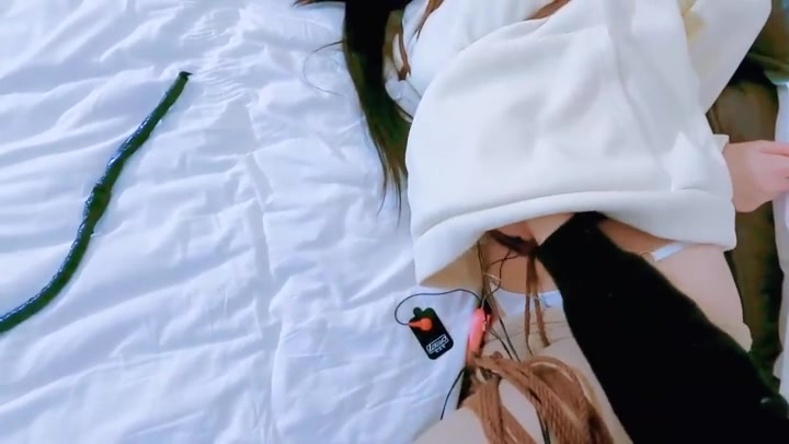 窒物者 真-第一视角 ，超狠扇脸、电击、鞭打处刑，小G被折磨到哭模特貌美如花 小狐狸主演 Preview 3
