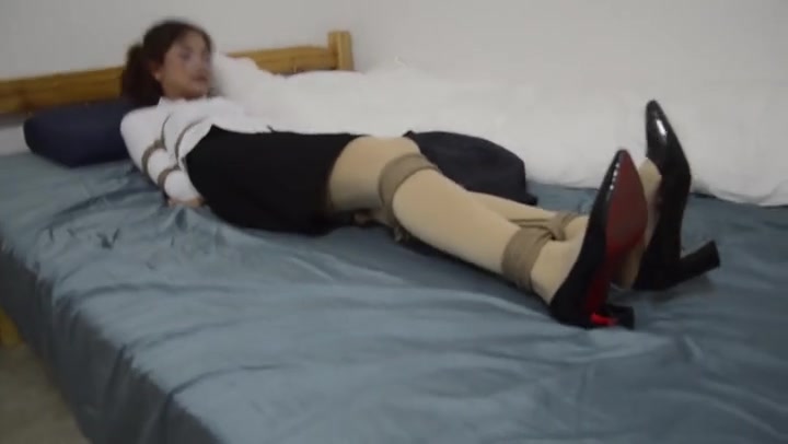 捆绑丝袜美女教师 Preview 2