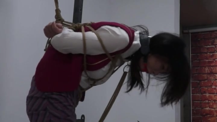 逍遥 定制走私d品的空姐 空姐柳洋走私d品被机长折磨泄愤 Preview 2
