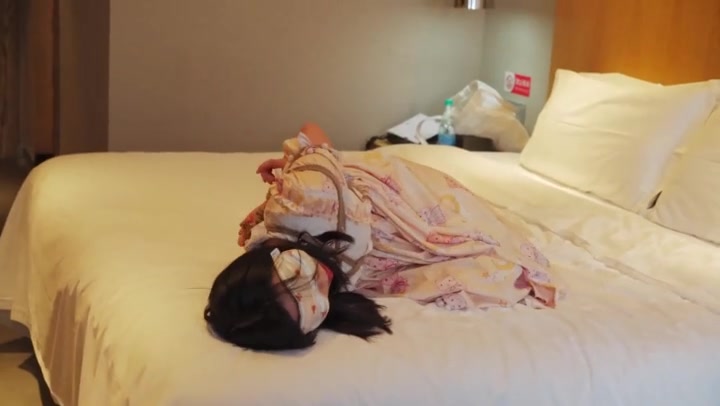 史莱姆原创 萝莉型妹子圆圆第二发，还是小裙子+小白袜，日式驷马挣扎+小白袜tk Preview 1