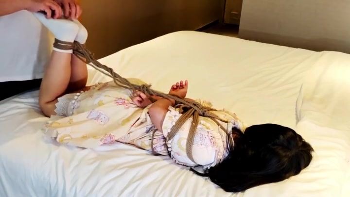 史莱姆原创 萝莉型妹子圆圆第二发，还是小裙子+小白袜，日式驷马挣扎+小白袜tk Preview 2
