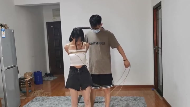 奥特曼 定拍小宝妹直臂紧缚跪吊放置 Preview 1