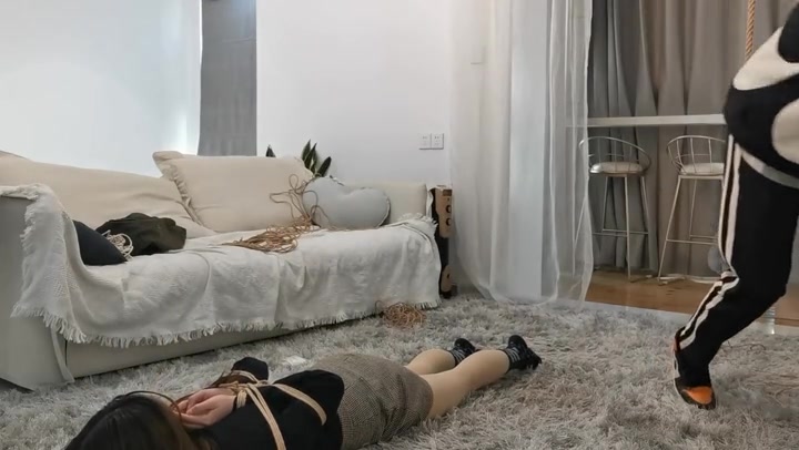 奥特曼 超可爱新妹子涵崽，紧缚放置，挣扎到屏幕外，大喊救命，差点哭出来 Preview 1