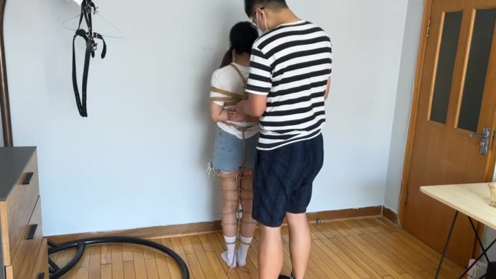 翘臀新妹子私服白棉袜超紧蛇缚驷马 Preview 2