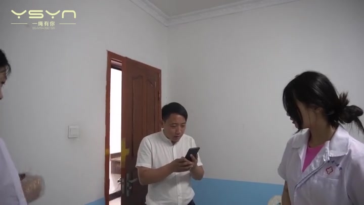 一绳有你 文雅 文静 被羞辱的女医姐妹花 漂亮的姐妹花女医遭到病人揩油要挟捆绑勒 Preview 1