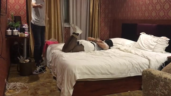 奥特曼也很酷 小萝莉黑丝白球鞋麻绳捆绑口球堵嘴 Preview 2