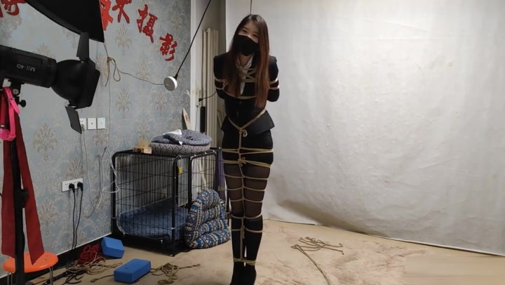 杨蕊 西装丽人悬吊 Preview 1