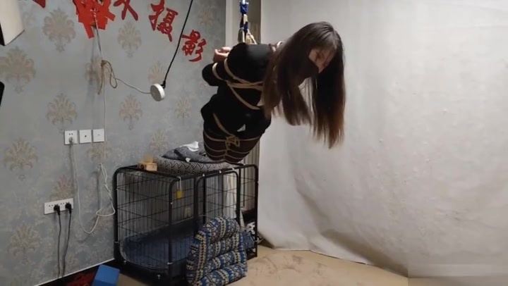 杨蕊 西装丽人悬吊 Preview 3