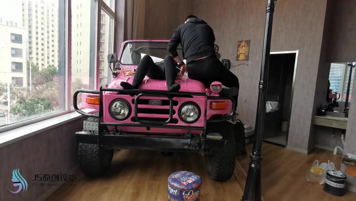 JS原创 琳洛 车盖大字捆绑 黑色紧身衣 快感棒刺激 Preview 2