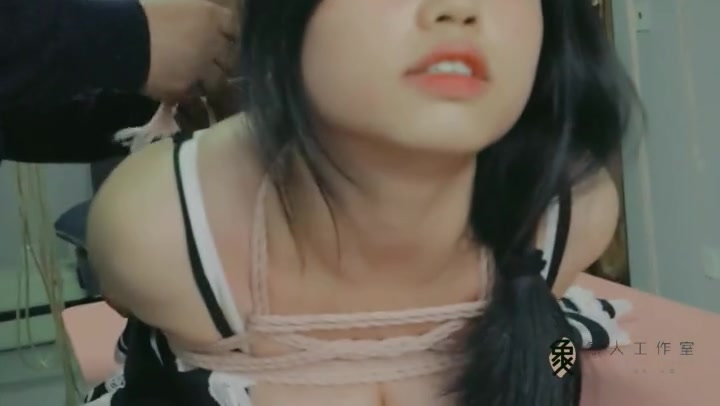 象人原创 露脸新人小O试镜-身体拉到极限弓起的驷马研究（女仆装，肉丝，勒嘴） Preview 4