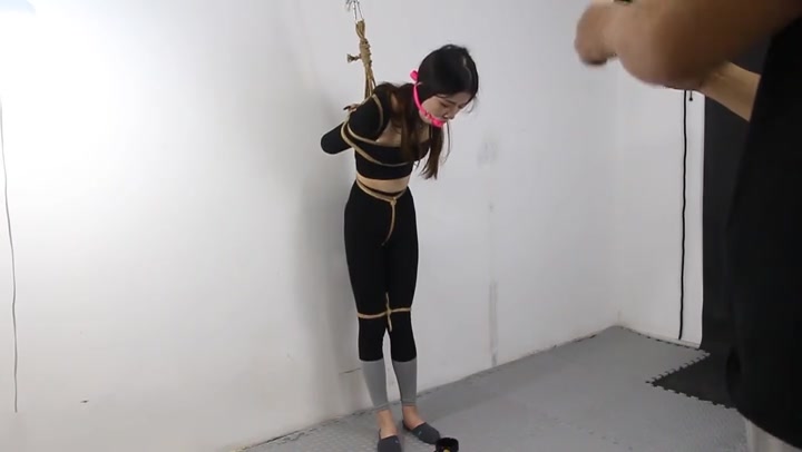 紧缚双脚踮走 捆绑吃饭 Preview 4