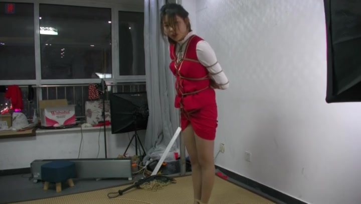 绳之韵 体虐小空姐瑾瑜（第三集）龟甲、股绳，肉丝美丫丫倒吊固定，藤条、皮鞭 Preview 1